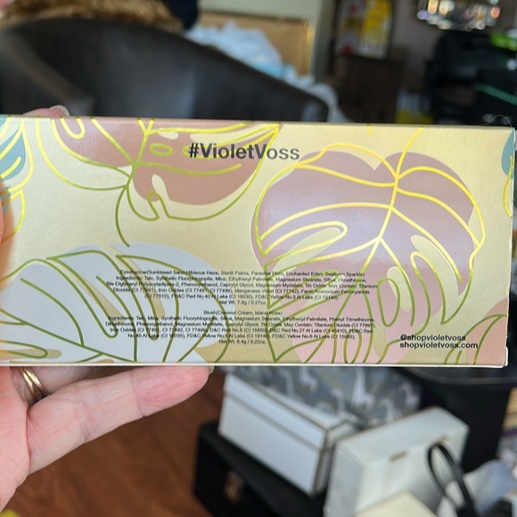 Violet Voss pretty in paradise palette - Picture 3 of 3